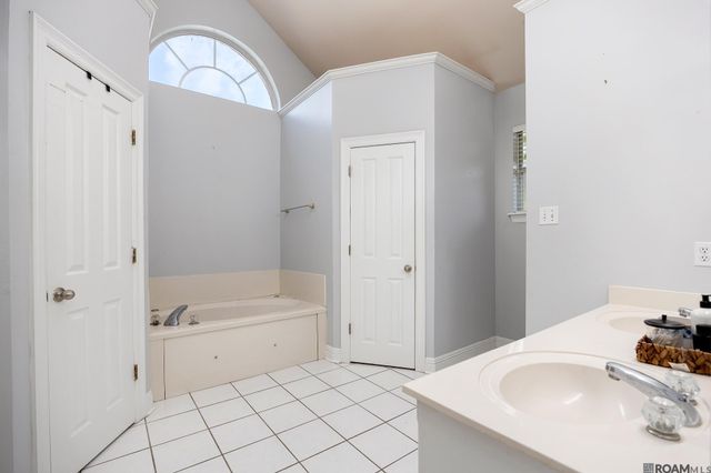16497 Jefferson Oaks Dr, Prairieville, LA 70769