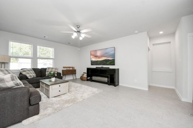 297 Gallant Fox Way, New Caney, TX 77357