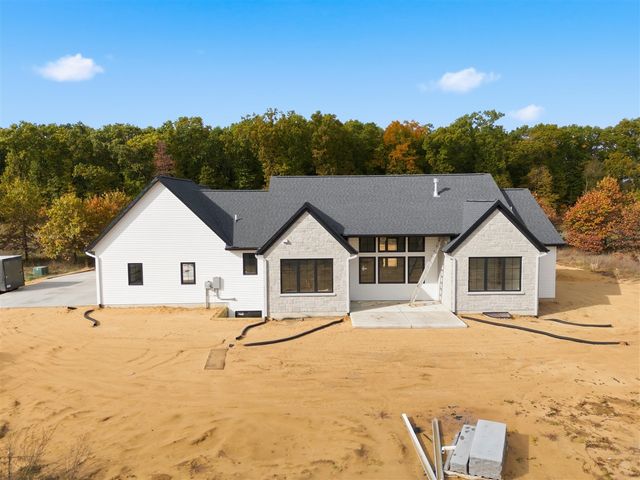 61121 Airpark Lane, Mattawan, MI 49071