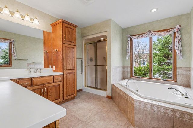 5629 Firethorne Drive, Bay City, MI 48706