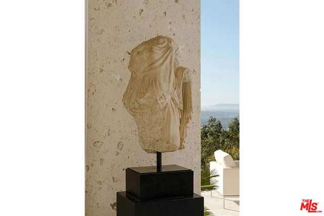 1500 Gilcrest Drive, Beverly Hills, CA 90210