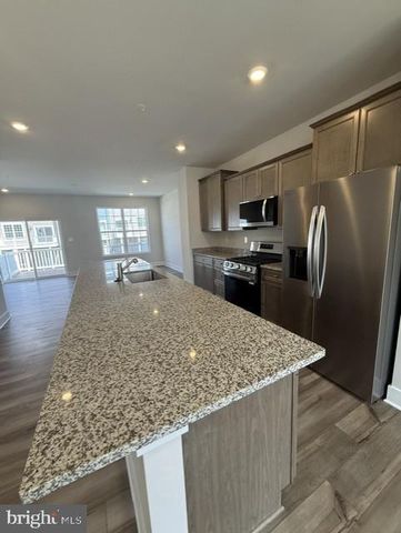 1813 SMITH ISLAND RD, Baltimore, MD 21244