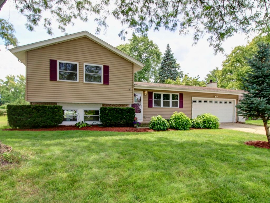30W111 Glenhurst Court, Warrenville, IL 60555