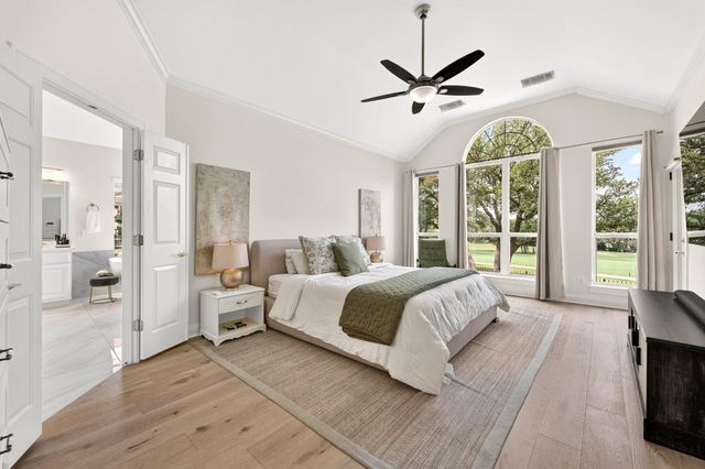 12 Postwood RD, The Hills, TX 78738