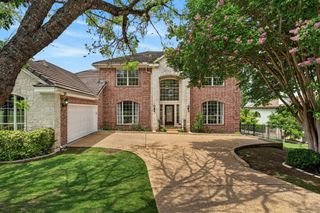 12 Postwood RD, The Hills, TX 78738