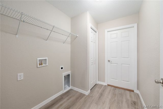 6727 N Waycross Way, Citrus Springs, FL 34434