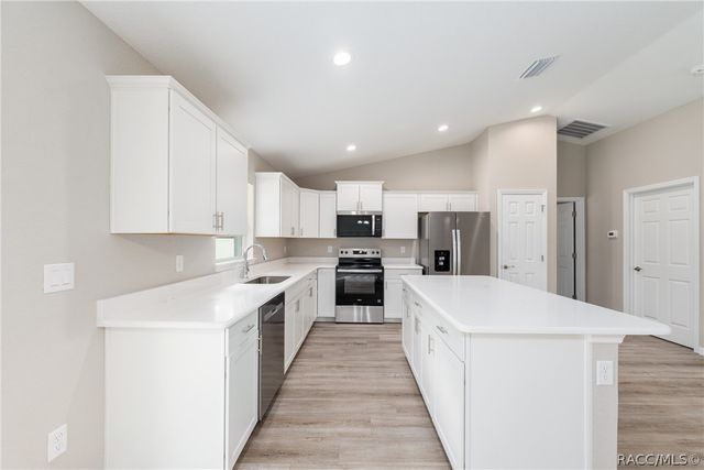 6727 N Waycross Way, Citrus Springs, FL 34434