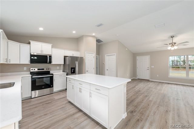 6727 N Waycross Way, Citrus Springs, FL 34434