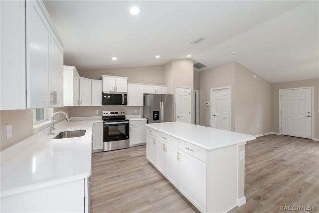 6727 N Waycross Way, Citrus Springs, FL 34434