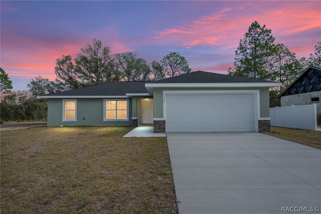6727 N Waycross Way, Citrus Springs, FL 34434