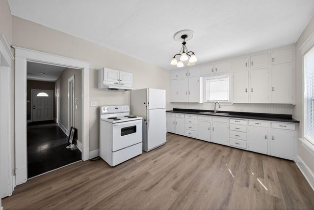 1910 S 8TH Street, Council Bluffs, IA 51501