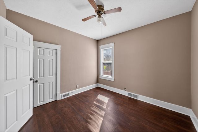 1910 S 8TH Street, Council Bluffs, IA 51501