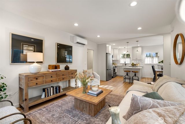 14016 2nd Avenue NW, Seattle, WA 98177