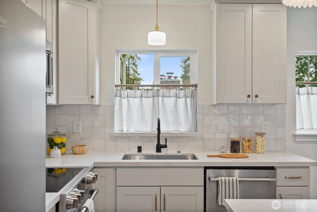 14016 2nd Avenue NW, Seattle, WA 98177