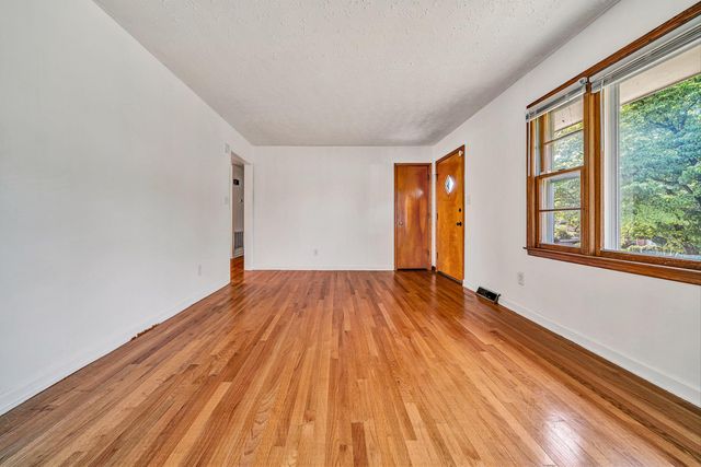 1129 Stoutamire DR, Salem, VA 24153