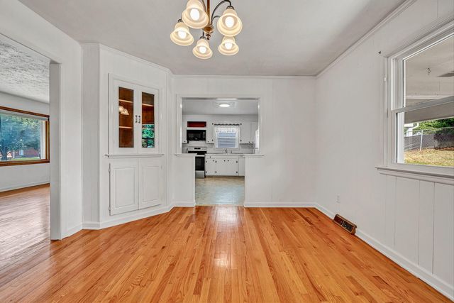 1129 Stoutamire DR, Salem, VA 24153