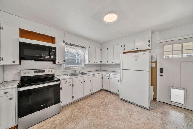 1129 Stoutamire DR, Salem, VA 24153