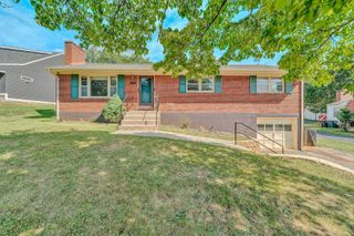 1129 Stoutamire DR, Salem, VA 24153