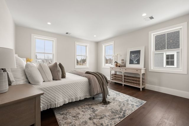 17 Wyndemere Lane, Natick, MA 01760