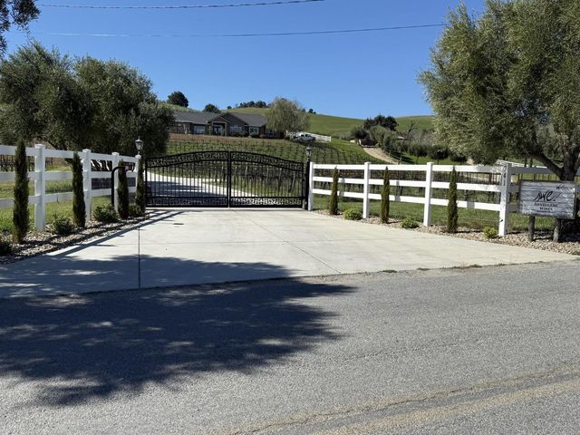 741 Riverside Road, Hollister, CA 95023
