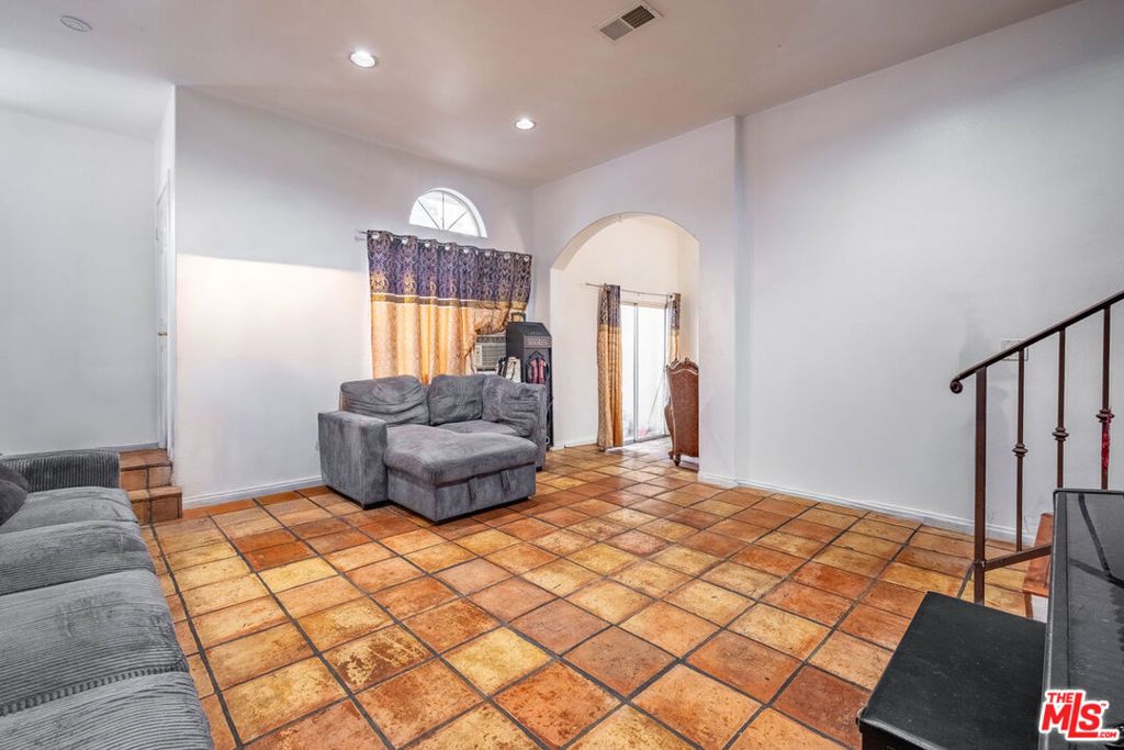 690 W 23rd Street, San Pedro, CA 90731