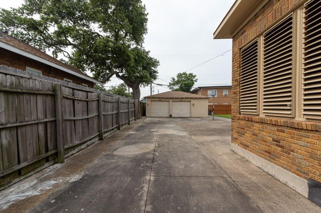 4427 Avenue O, Galveston, TX 77550