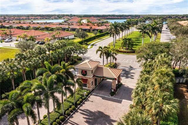 1511 Oceania DR S, Naples, FL 34113