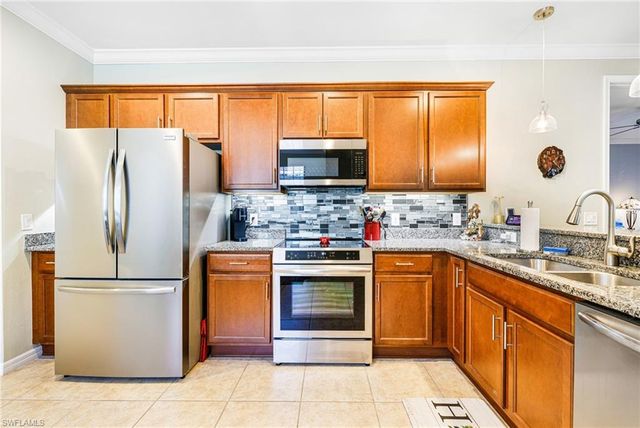 1511 Oceania DR S, Naples, FL 34113