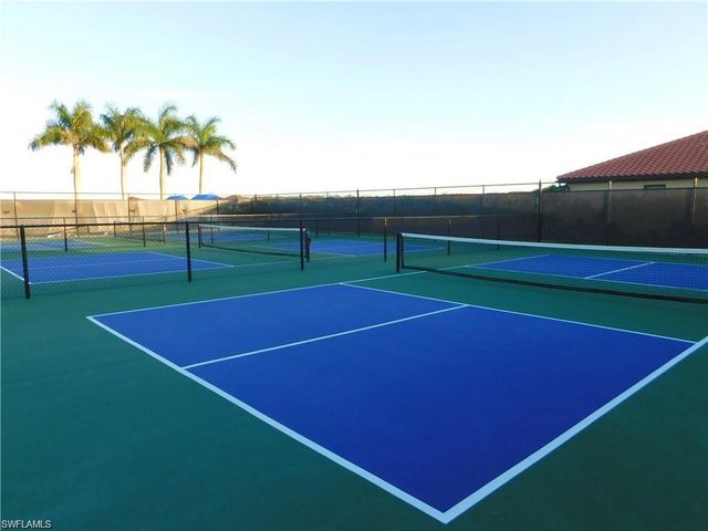 1511 Oceania DR S, Naples, FL 34113