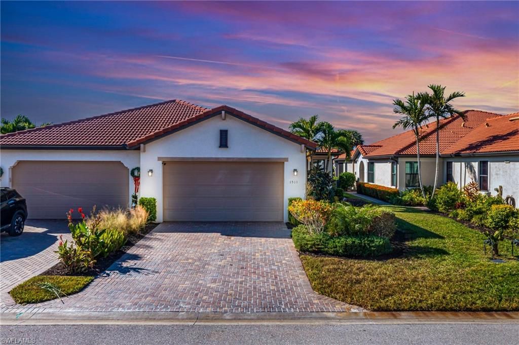 1511 Oceania DR S, Naples, FL 34113