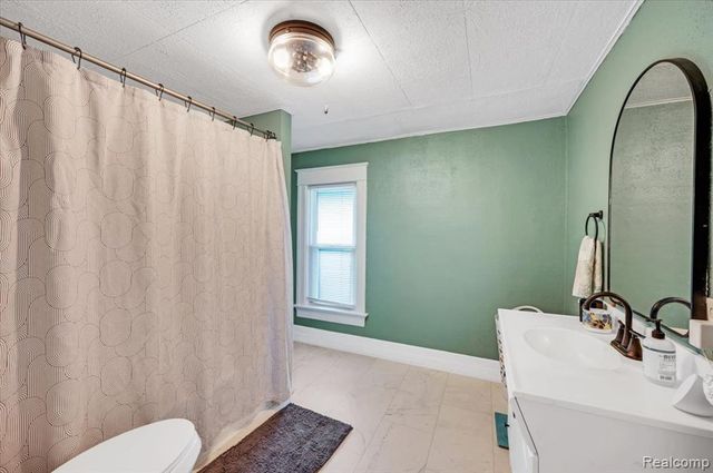 128 Fox Street, Lapeer, MI 48446