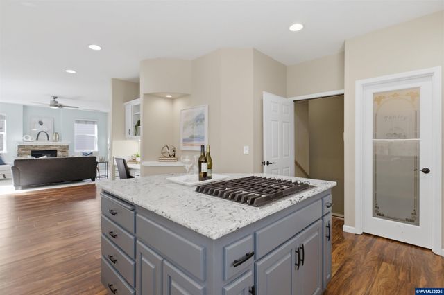 977 Reagan Av NW, Salem, OR 97304