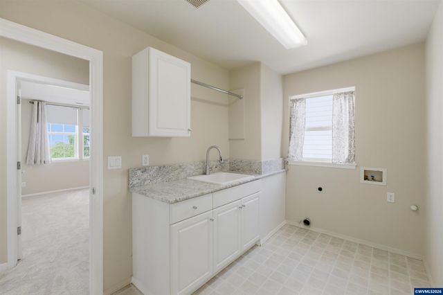 977 Reagan Av NW, Salem, OR 97304