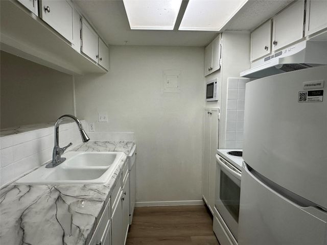 2413 Leon 102, Austin, TX 78705