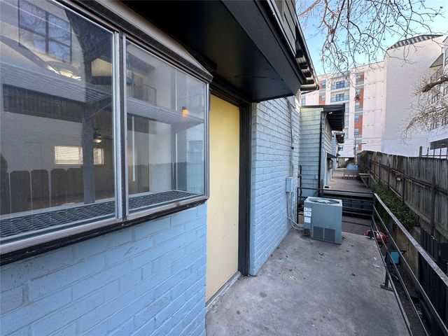 2413 Leon 102, Austin, TX 78705