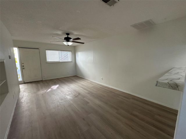 2413 Leon 102, Austin, TX 78705