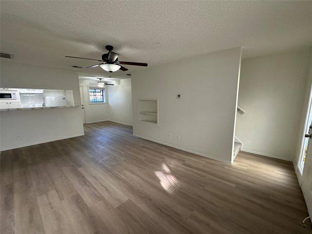 2413 Leon 102, Austin, TX 78705