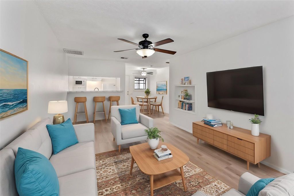 2413 Leon 102, Austin, TX 78705