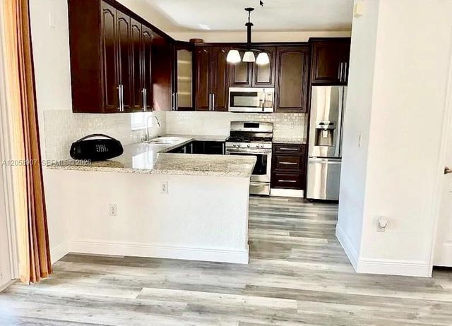 11320 NW 43rd Ter, Doral, FL 33178