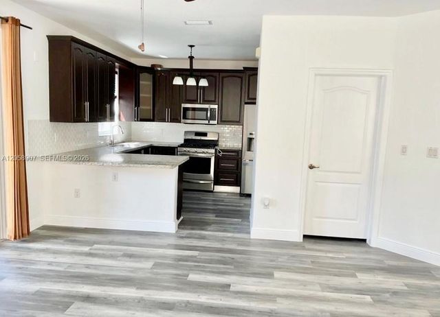 11320 NW 43rd Ter, Doral, FL 33178