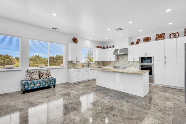 1040 PEPPERMILL Court, Concord, CA 94518