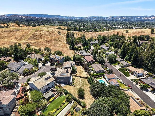 1040 PEPPERMILL Court, Concord, CA 94518