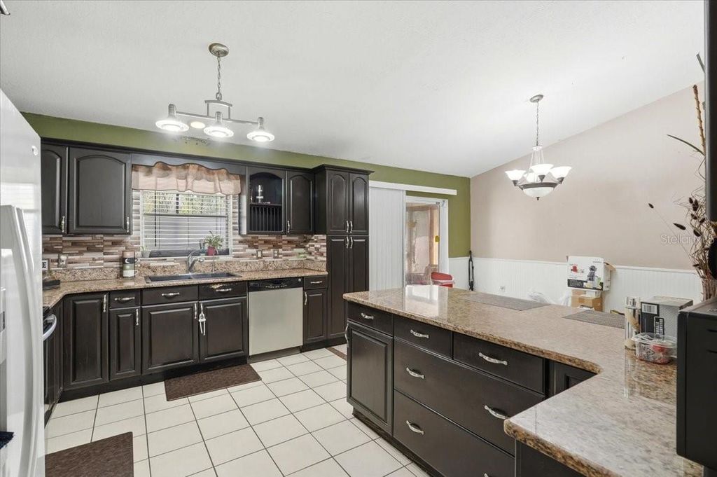 Image 6 of property listing at 713 PINCON LANE, Kissimmee, FL 34759