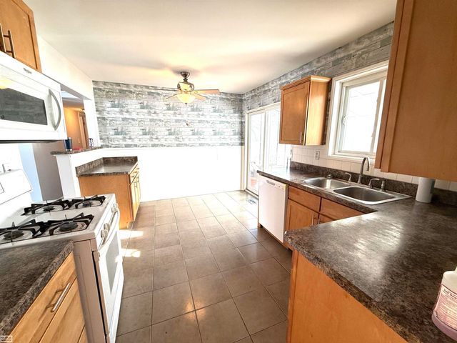 34814 Jerome Street, New Baltimore, MI 48047