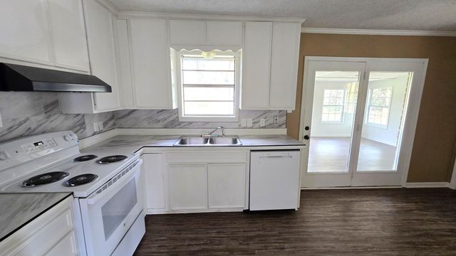 1406 Camelia Dr, Deridder, LA 70634