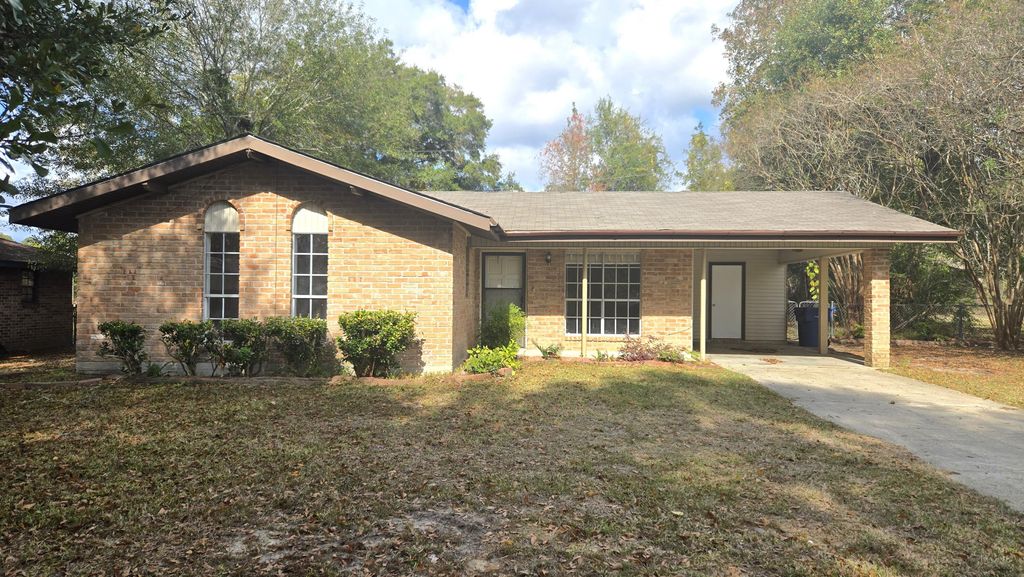 1406 Camelia Dr, Deridder, LA 70634