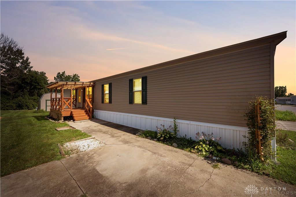 6106 London Groveport Road J-38, Grove City, OH 43123