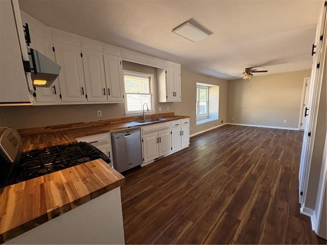 175 Lakeshore Circle SE, Acworth, GA 30101