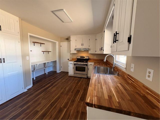 175 Lakeshore Circle SE, Acworth, GA 30101