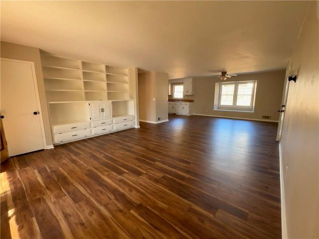 175 Lakeshore Circle SE, Acworth, GA 30101